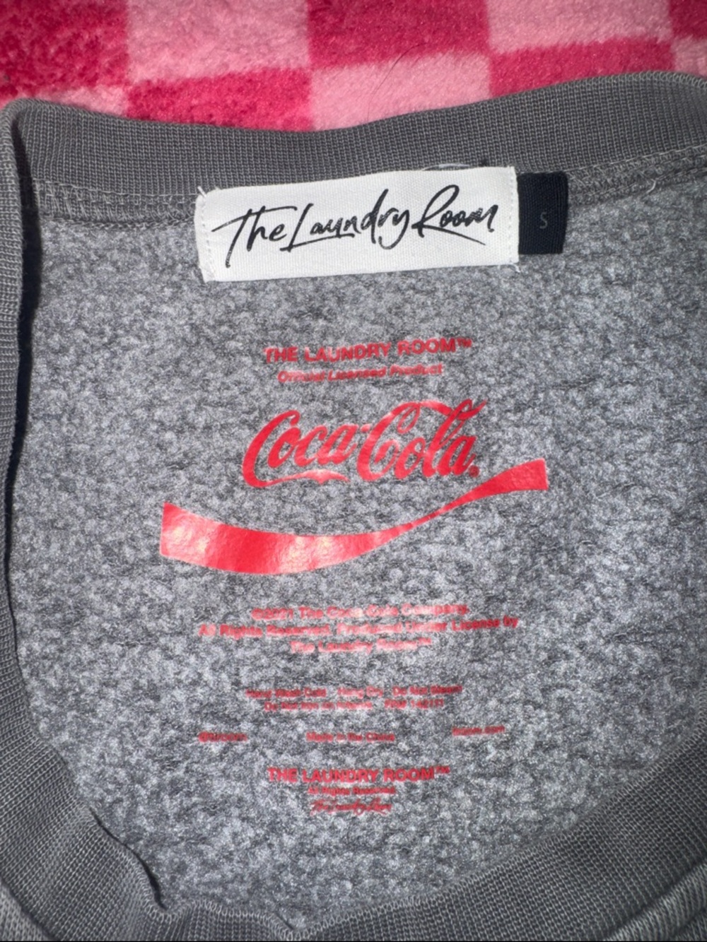 RARE Coca Cola Men's Charcoal Gray Polar Bear Graphic Cinched Crewneck - Picture 2 of 7
